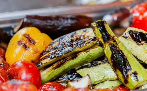 Verduras asadas en bandeja